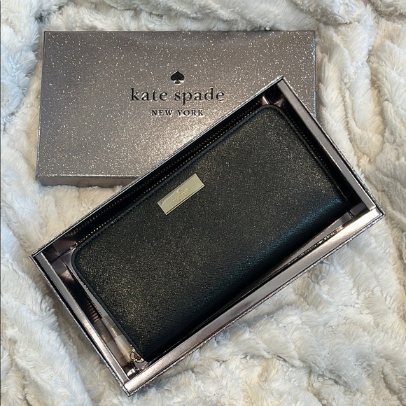 Kate Spade Black Zip Around Patent Saffiano Continental Wallet new in box - Picture 1 of 10